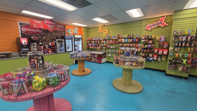 Sugar-Lips-Candy-Store-400-W-Capitol-2
